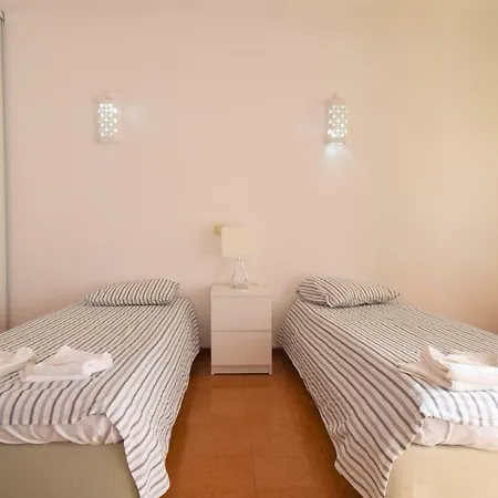 Fantastic Location, With A Large Terrace!! Apartment *